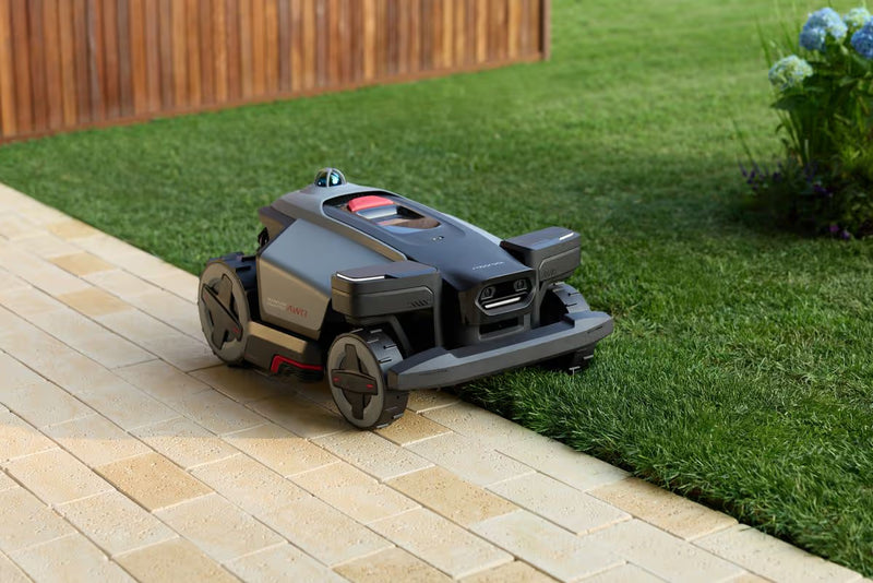 Załaduj obraz do przeglądarki galerii, Roborock RockMow Z120 4WD LiDAR Robotic Mower | 2000m2 | Z120LIDAR