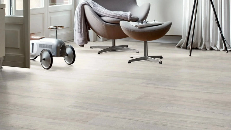 Завантажте зображення в засіб перегляду галереї, elbe grey oak plank laminate flooring on display in a living area