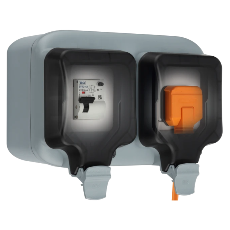 Załaduj obraz do przeglądarki galerii, Luceco Masterplug Weatherproof Outdoor EV Charging Socket | IP66 | 13A | Type A RCBO Protection | EVH132S1SPA-MP
