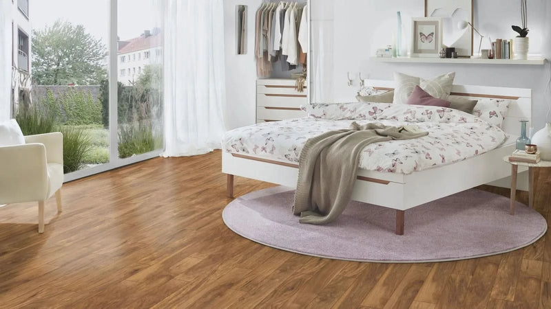 Завантажте зображення в засіб перегляду галереї, appalachian hickory flooring on display in a bedroom