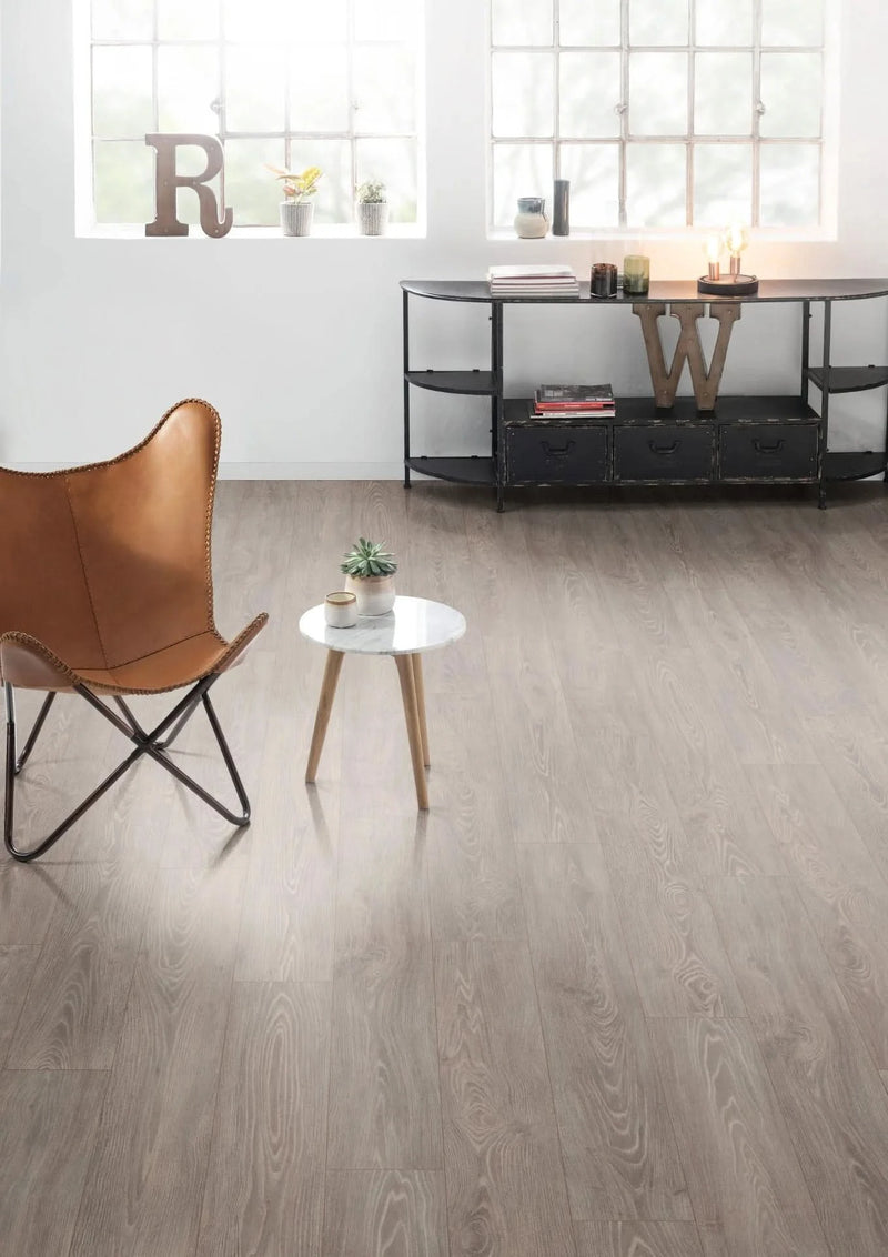 Załaduj obraz do przeglądarki galerii, coloured acacia laminate flooring on display in a living area