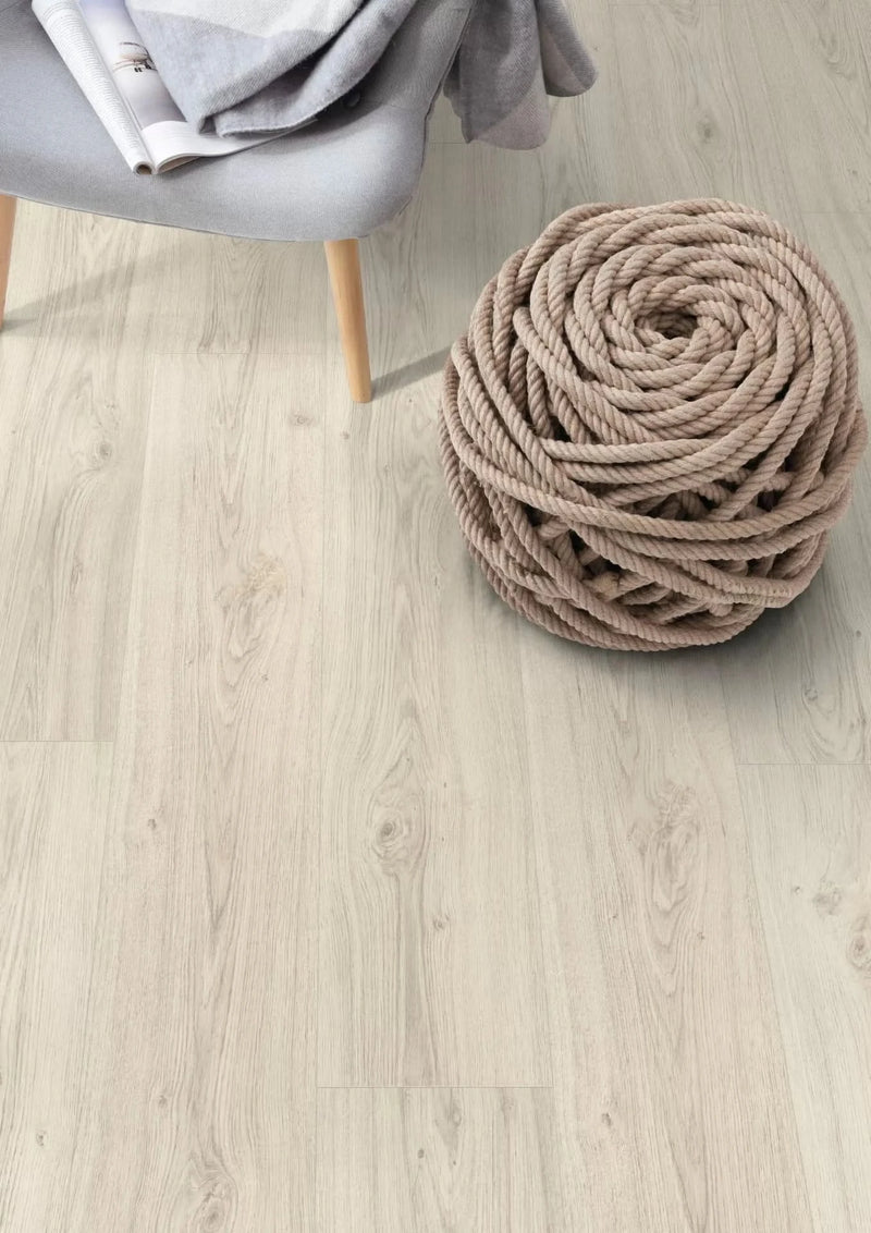 Załaduj obraz do przeglądarki galerii, asgil oak white flooring on display in a home setting