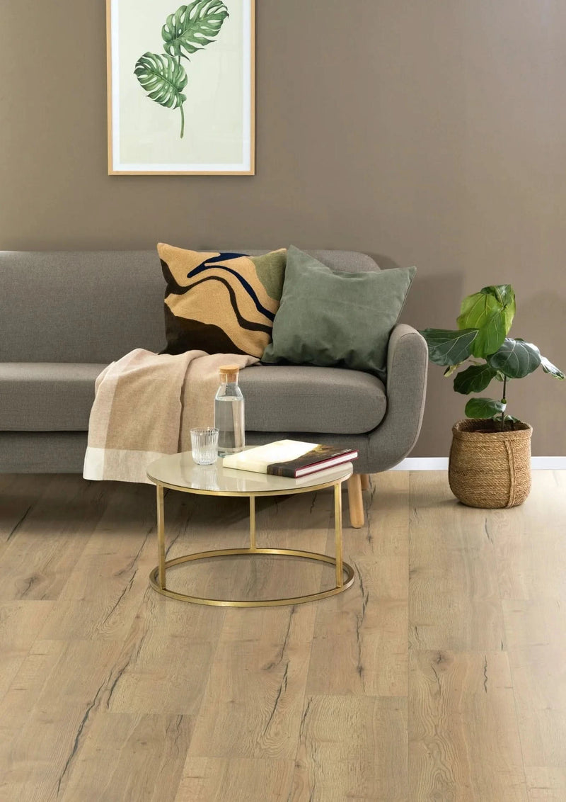 Załaduj obraz do przeglądarki galerii, natural valley oak aqua laminate flooring displayed in a living area