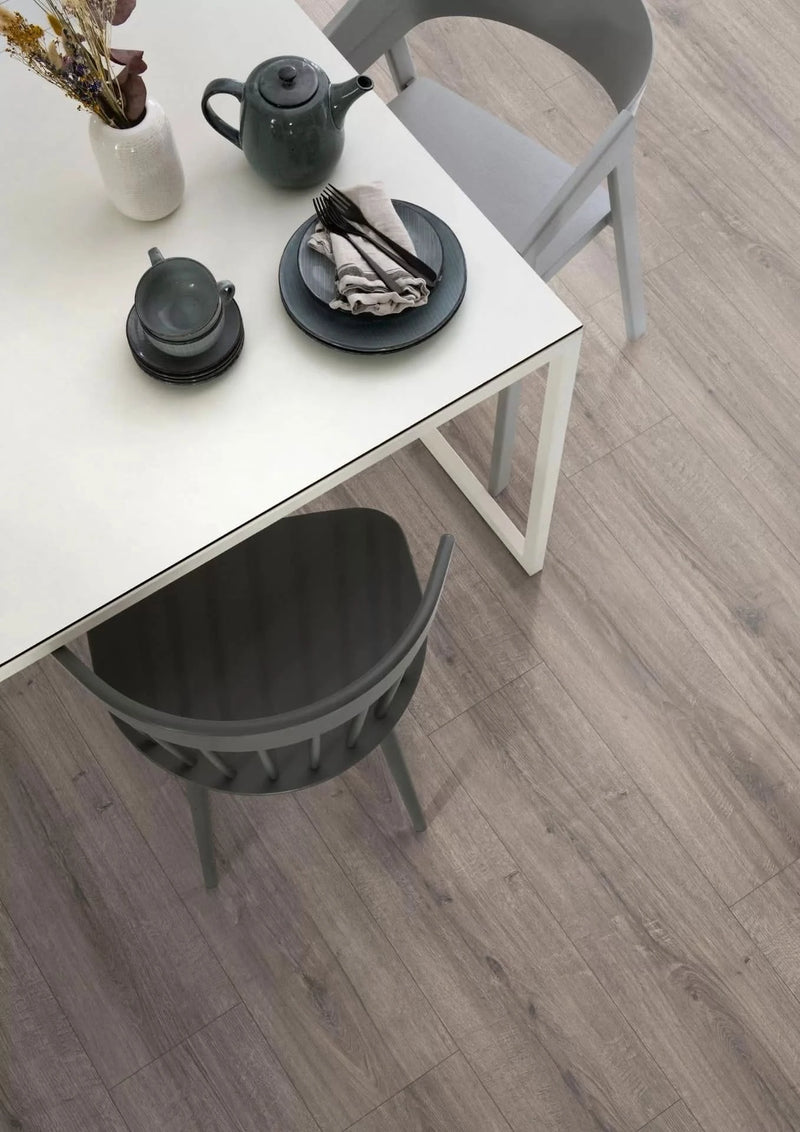 Załaduj obraz do przeglądarki galerii, grey sherman oak large aqua laminate flooring on display in a kitchen