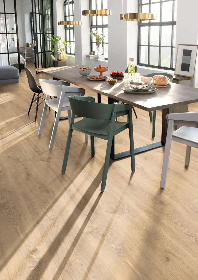 Завантажте зображення в засіб перегляду галереї, light bayford oak laminate flooring on display in a living area
