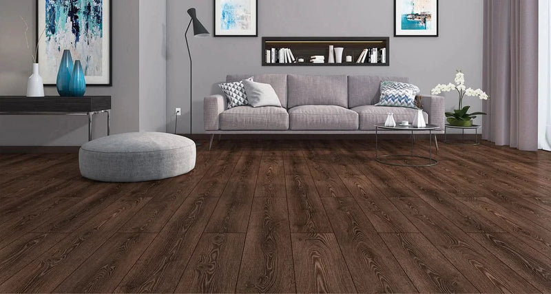 Załaduj obraz do przeglądarki galerii, harbour oak laminate flooring on display in a living area