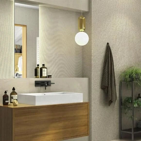 Load image into Gallery viewer, hardy curve tile in beige, 25x75cm in the bathroom