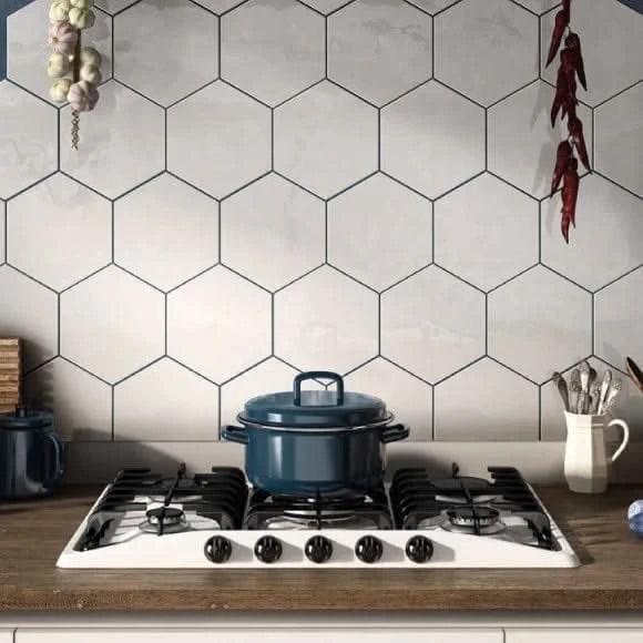 Завантажте зображення в засіб перегляду галереї, hexatile in blanco mate, 17.5x20cm in the kitchen