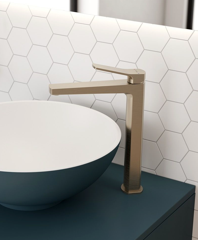 Завантажте зображення в засіб перегляду галереї, Sonas Luta Freestanding Basin Mixer | Brushed Nickel | UBR0144