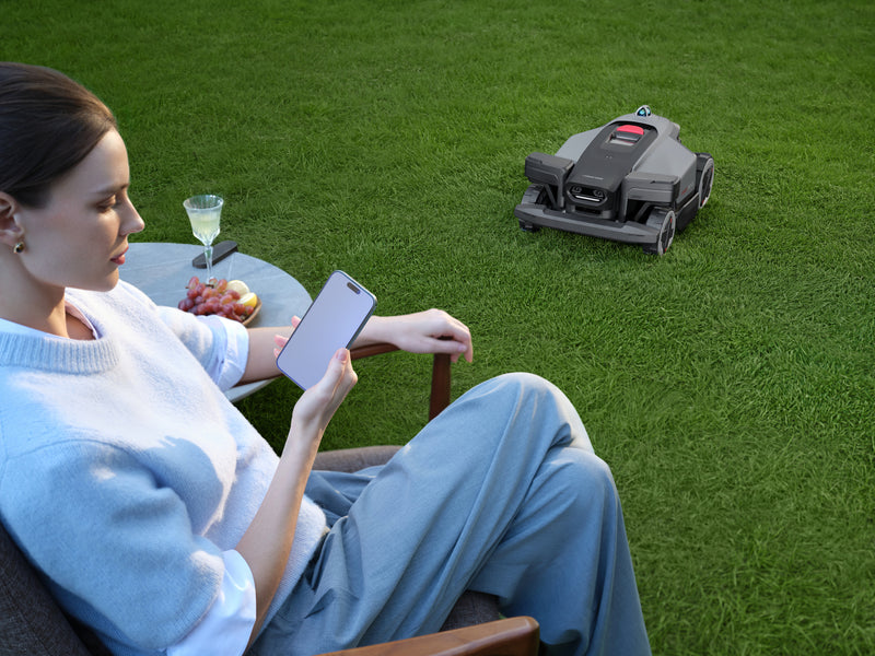 Завантажте зображення в засіб перегляду галереї, Roborock RockMow Z120 4 Wheel Drive LiDAR Robotic Mower | 2000m2 | Z120LIDAR