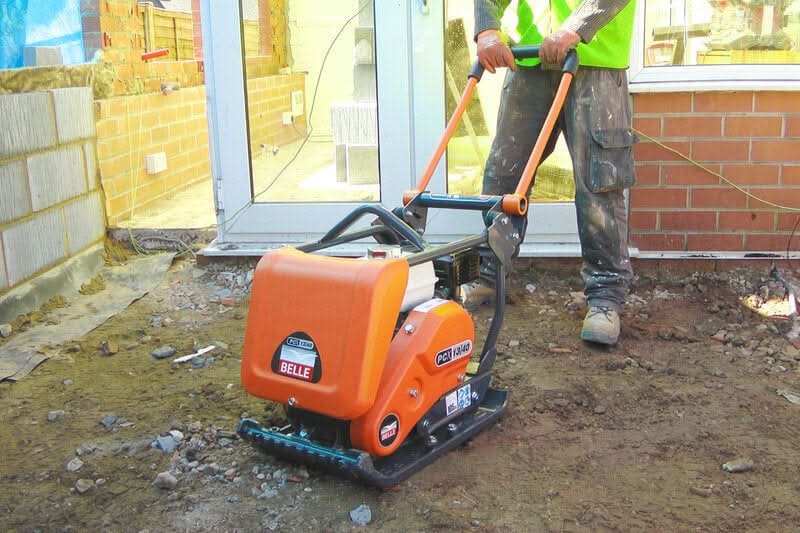Załaduj obraz do przeglądarki galerii, belle plate compactor used on a construction site