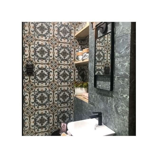 Load image into Gallery viewer, hermitage emerald tile 20x20cm displayed in a bathroom