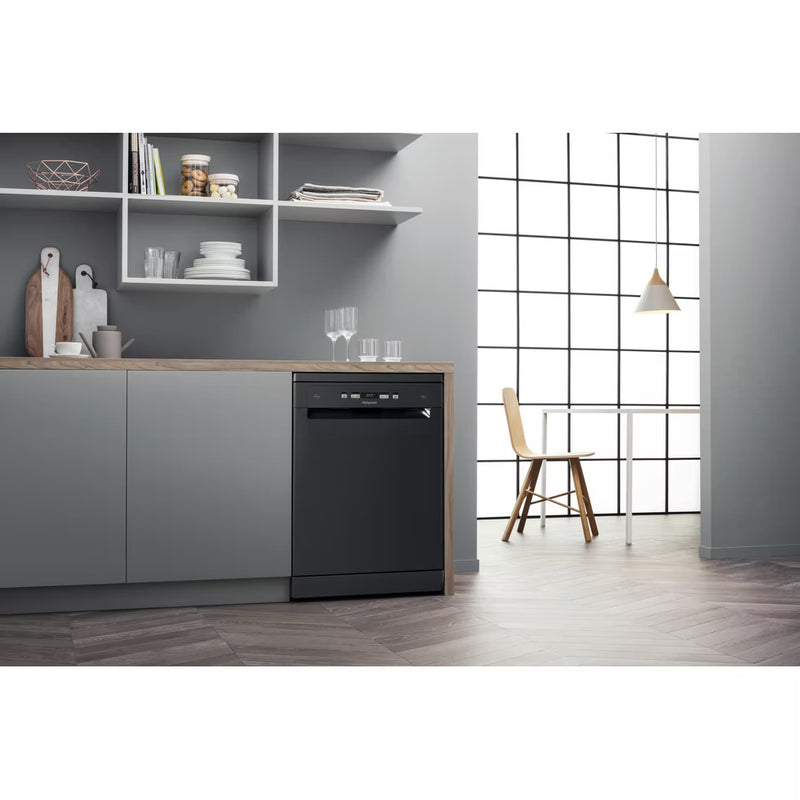 Завантажте зображення в засіб перегляду галереї, Hotpoint Freestanding Dishwasher | 14 Place Settings | Black | HFC3C26WCBUK