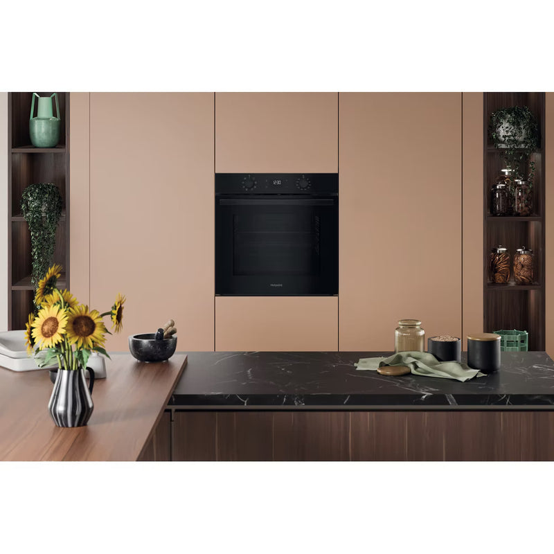 Załaduj obraz do przeglądarki galerii, Hotpoint Class 3 Built-In Electric Single Oven | 73L | Air Fry Function | Catalytic Clean | A+ Rated | Black | HO3K55CBUK