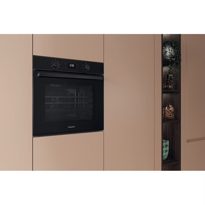 Załaduj obraz do przeglądarki galerii, Hotpoint Class 3 Built-In Electric Single Oven | 73L | Air Fry Function | Catalytic Clean | A+ Rated | Black | HO3K55CBUK