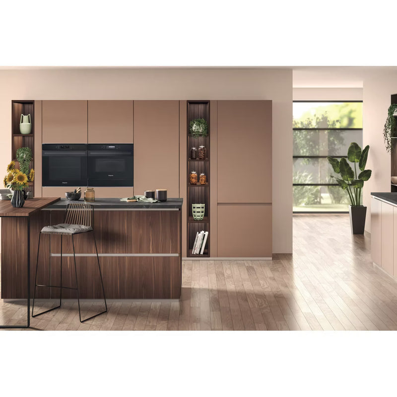 Завантажте зображення в засіб перегляду галереї, Hotpoint Class 9 Built-In Electric Single Oven | 73L | Black | SI9891SPBM