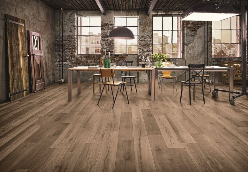 Завантажте зображення в засіб перегляду галереї, wild west oak long laminate flooring displayed in a dining room