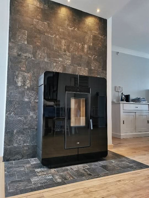 klover astra turbo glass wood pellet stove in black glass, 9.7kw