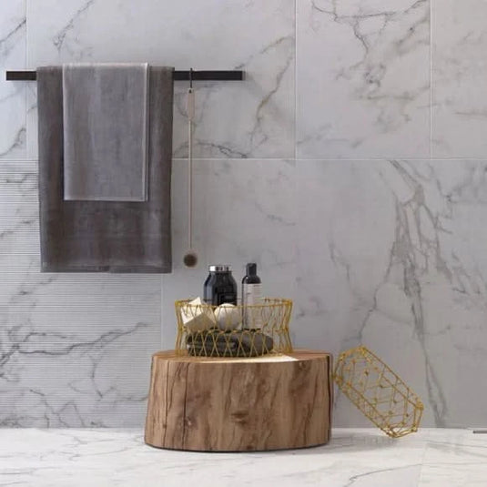 rigato decor calacatta tile 80x80cm displayed in a bathroom
