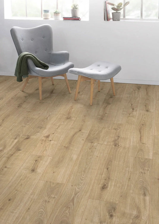 light dunnington oak laminate flooring on display in a living area