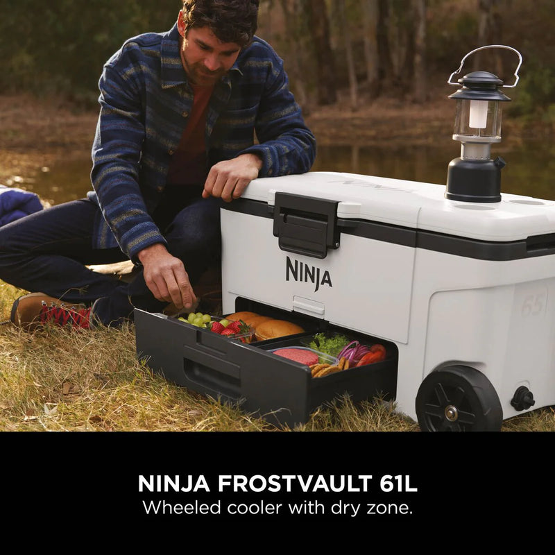 Załaduj obraz do przeglądarki galerii, Ninja FrostVault 65QT/61L Wheeled Cooler with Dry Zone | Cloud White | FB265EUUKWH
