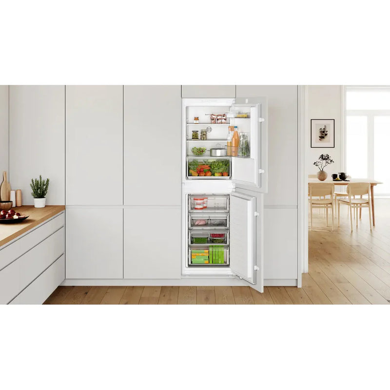 Załaduj obraz do przeglądarki galerii, Bosch Series 2 Frost Free Built-In Fridge Freezer | 249L | 177.2X54cm | White | KIN85NSE0G
