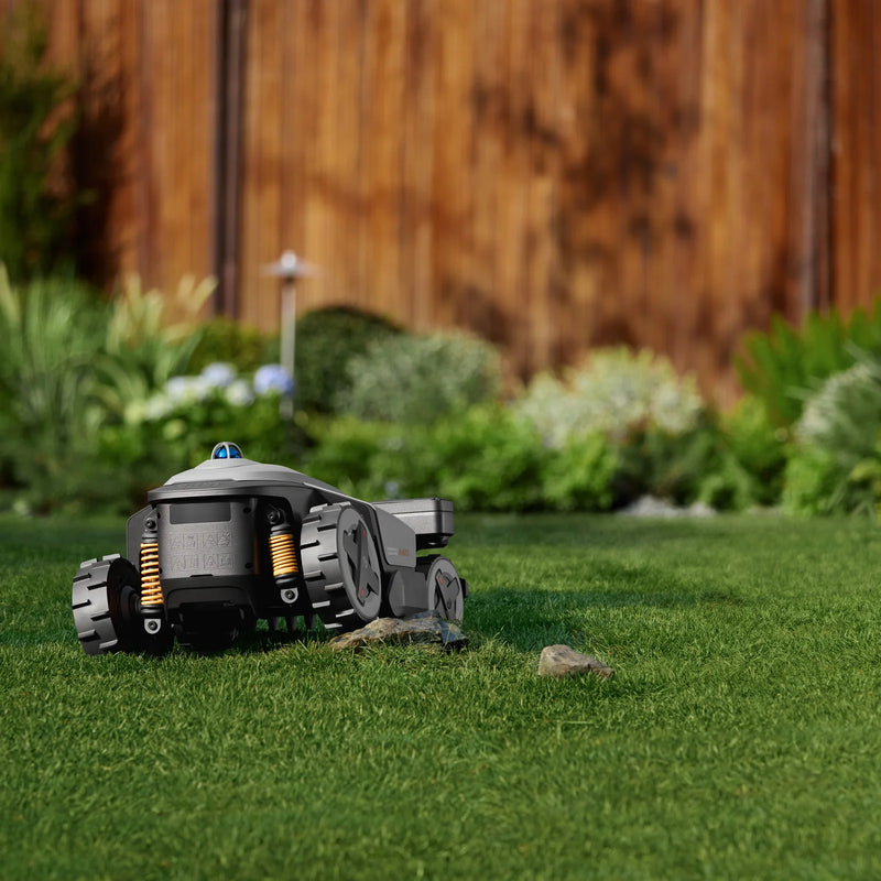 Załaduj obraz do przeglądarki galerii, Roborock RockMow Z120 4WD LiDAR Robotic Mower | 2000m2 | Z120LIDAR
