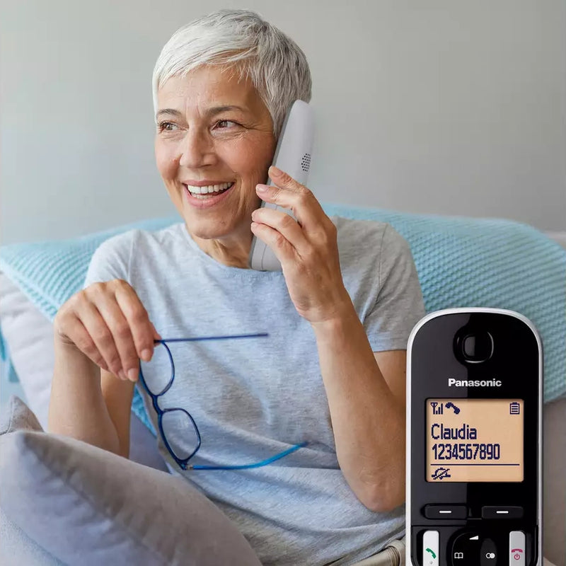 Załaduj obraz do przeglądarki galerii, Panasonic Single Cordless Phone with Answering Machine | Silver | KX-TGC260ES
