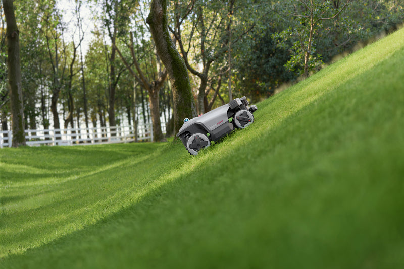 Завантажте зображення в засіб перегляду галереї, Roborock RockMow Z120 4 Wheel Drive LiDAR Robotic Mower | 2000m2 | Z120LIDAR

