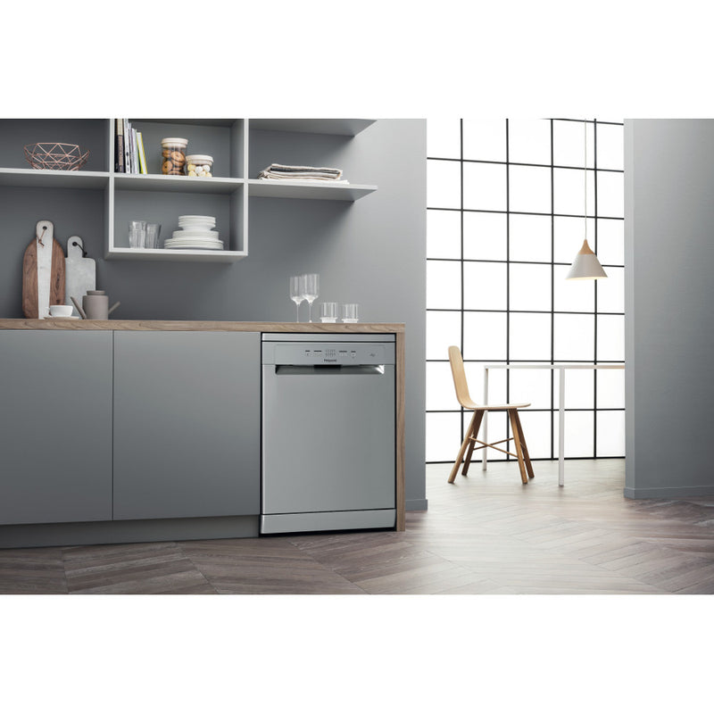 Load image into Gallery viewer, Hotpoint Full Size Freestanding Dishwasher | H2F HL626 X UK

