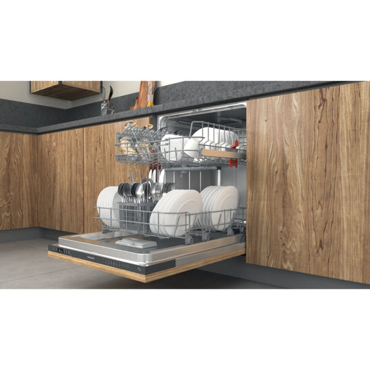 Hotpoint Full Size Built-In Dishwasher | E Rated | H2I HD526 B UK