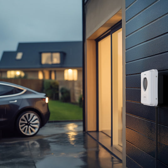 Luceco Masterplug Ev Mode 3 Charger 7.4Kw - Socket + Wifi/Eth White | EVCM3SS7W-MP