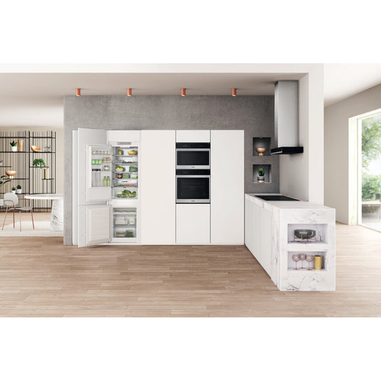 Whirlpool Built-in Total No Frost Fridge Freezer | White | 70/30 Split | WHC18 T332 P UK