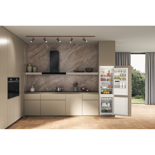 Whirlpool Built-in Low Frost Fridge Freezer | White | 70/80 Split | WHC18D041A1
